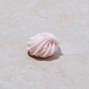 נשיקות ורודות